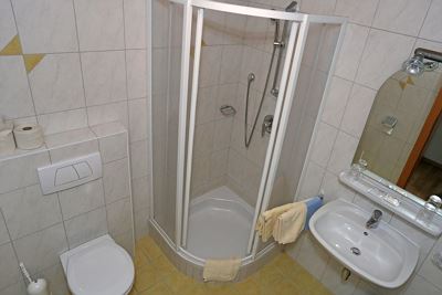 Einzelzimmer mit Dusche/WC Seeblick und Sat-TV